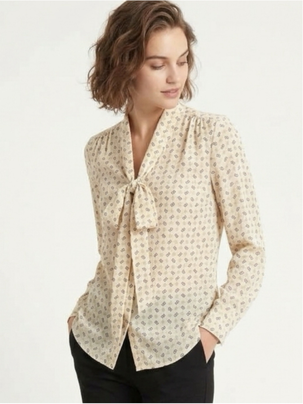 Banana Republic 100% Silk Monogram Chain Link Bow Blouse Cream Size 8